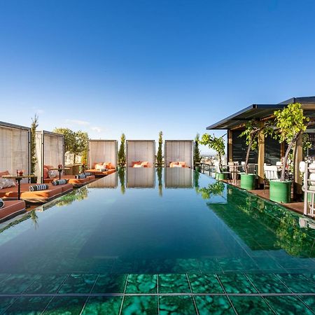 Bless Hotel Madrid - The Leading Hotels Of The World Bagian luar foto The rooftop pool at the hotel