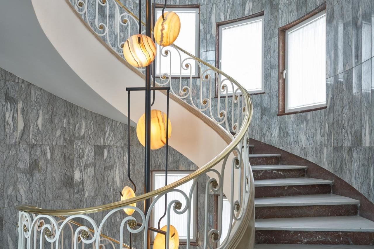 Bless Hotel Madrid - The Leading Hotels Of The World Bagian luar foto The staircase