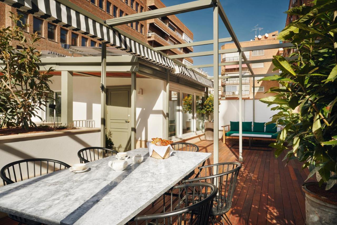 Bless Hotel Madrid - The Leading Hotels Of The World Bagian luar foto The rooftop terrace