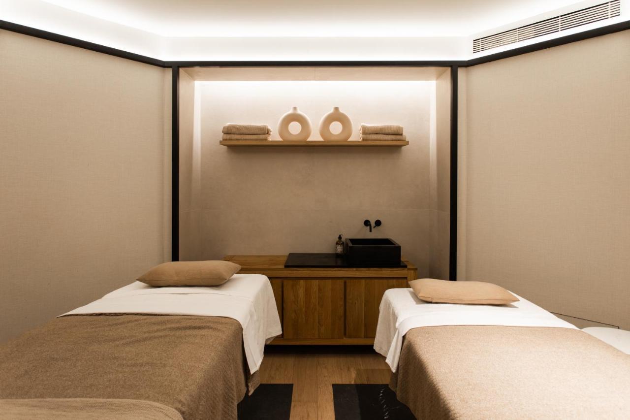 Bless Hotel Madrid - The Leading Hotels Of The World Bagian luar foto A treatment room at The Spa at The Landmark