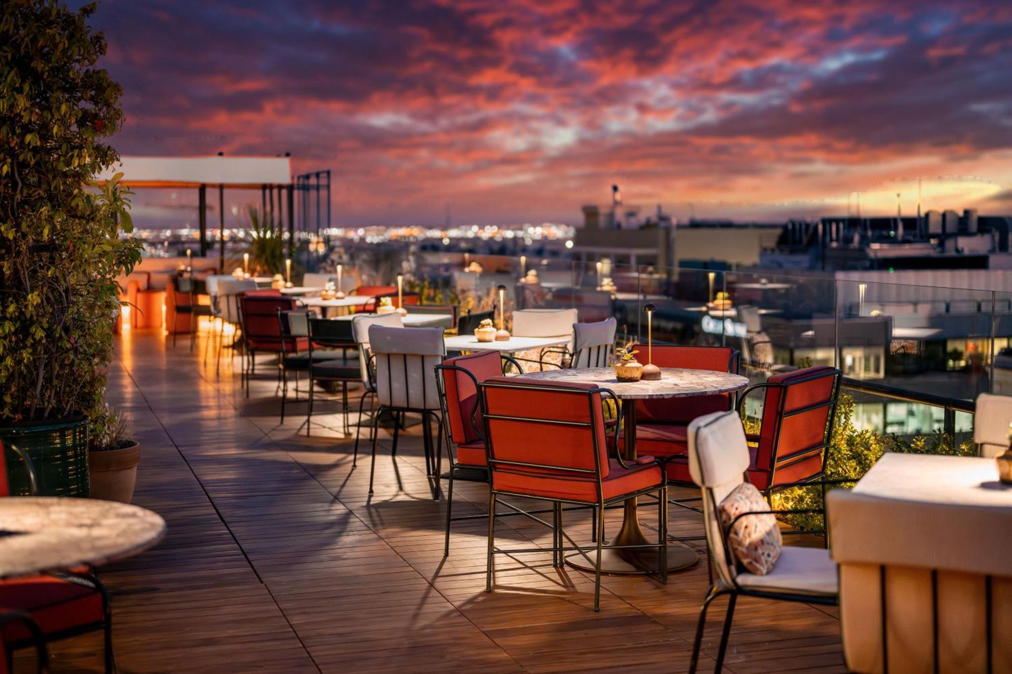 Bless Hotel Madrid - The Leading Hotels Of The World Bagian luar foto The hotel's rooftop bar