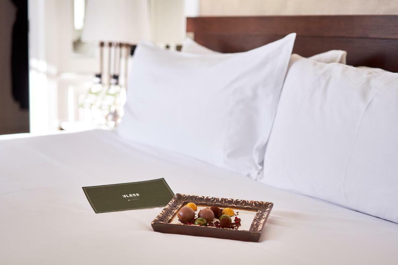 Bless Hotel Madrid - The Leading Hotels Of The World Bagian luar foto A turndown service at a hotel
