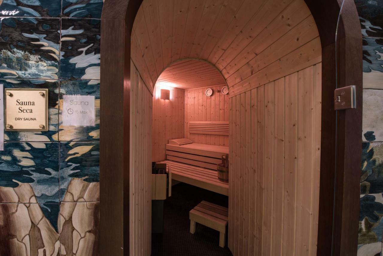 Bless Hotel Madrid - The Leading Hotels Of The World Bagian luar foto A modern Finnish sauna